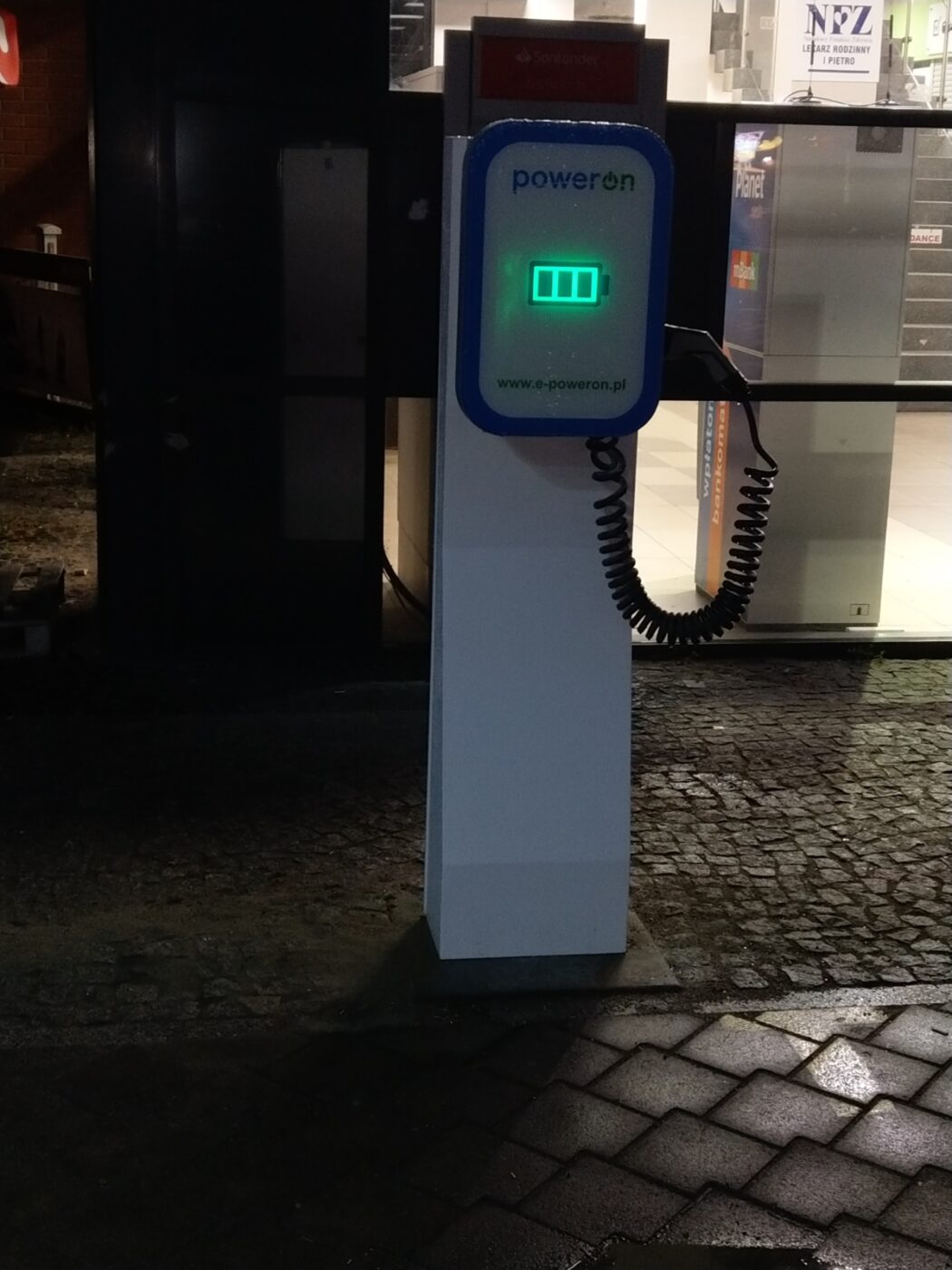 ładowarka do samochodu elektrycznego publiczna