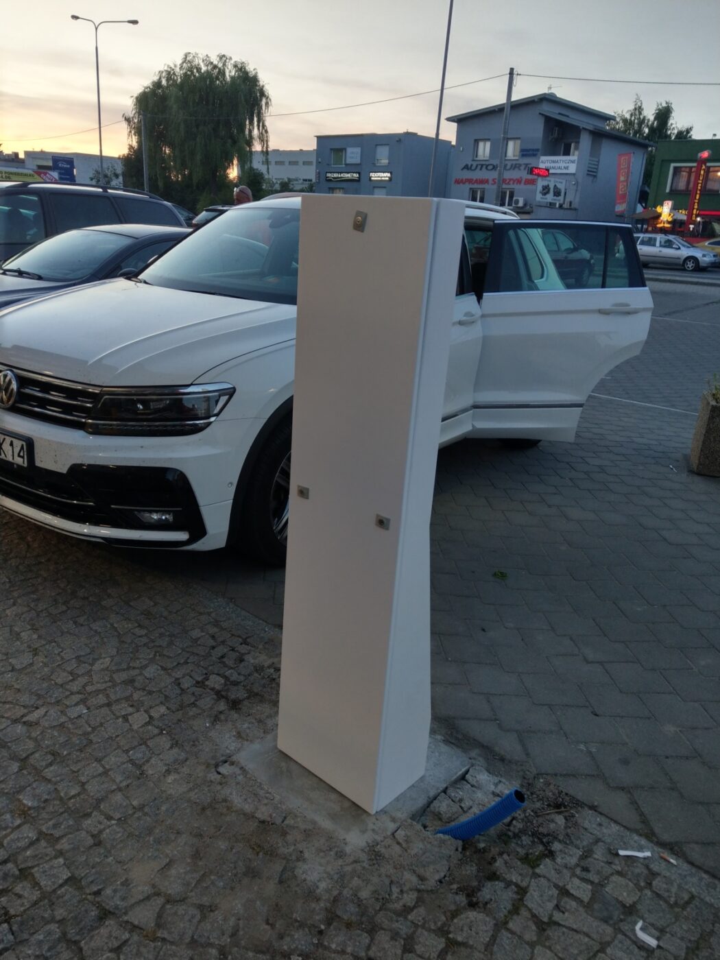 ładowarka do samochodu elektrycznego publiczna